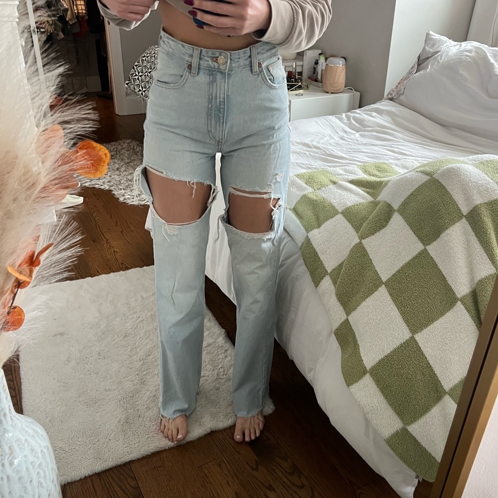 ZARA JEANS // size 4 (36) // straight leg fit